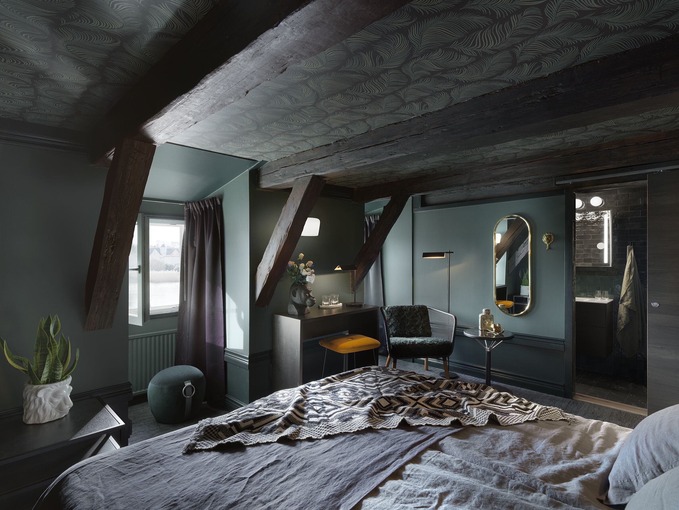 double room superior | in-room safe, individually decorated, individually furnished, desk