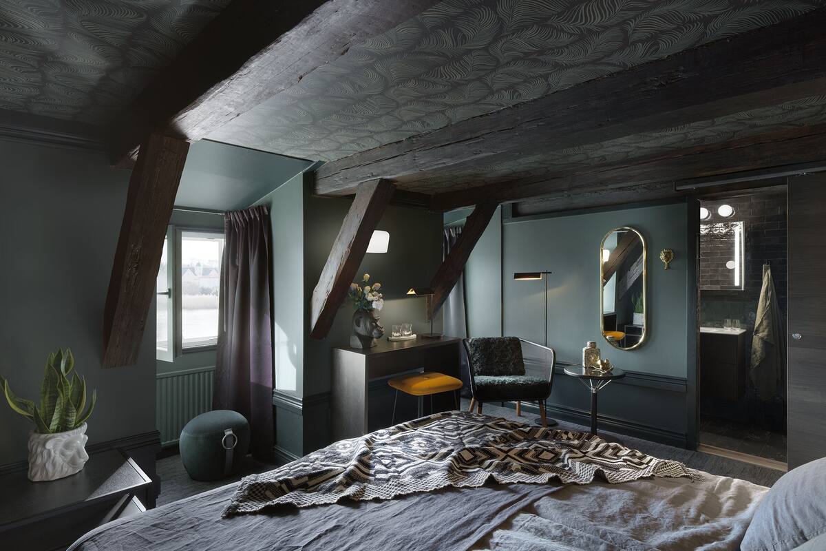 double room superior | in-room safe, individually decorated, individually furnished, desk