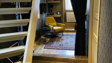 Caja de seguridad en la habitación y decoración personalizada