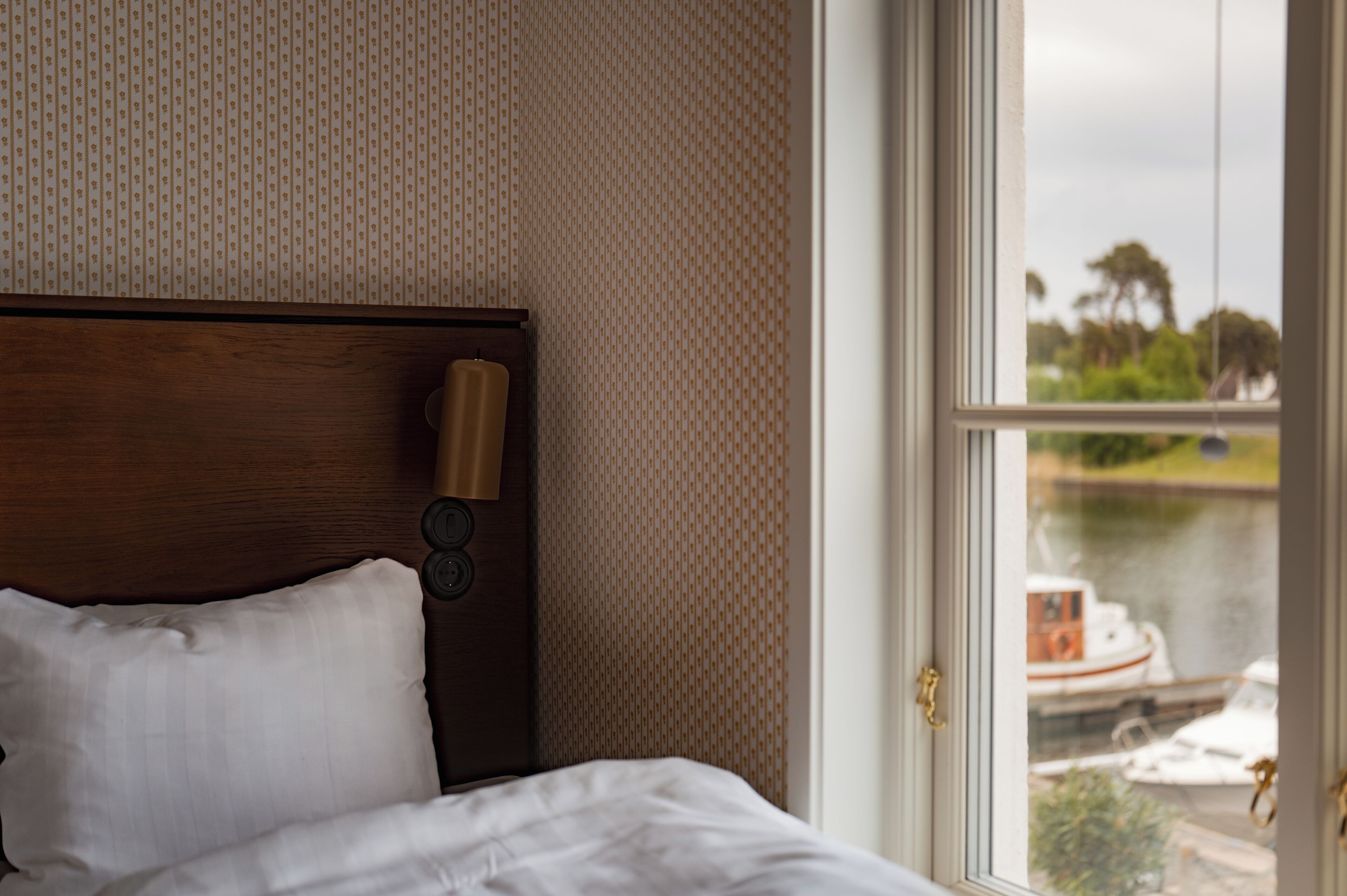 Mindre Dubbelrum | Individually decorated, individually furnished, blackout drapes