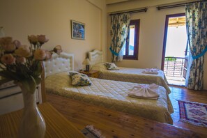 Artículos del minibar gratis, escritorio y wifi gratis 