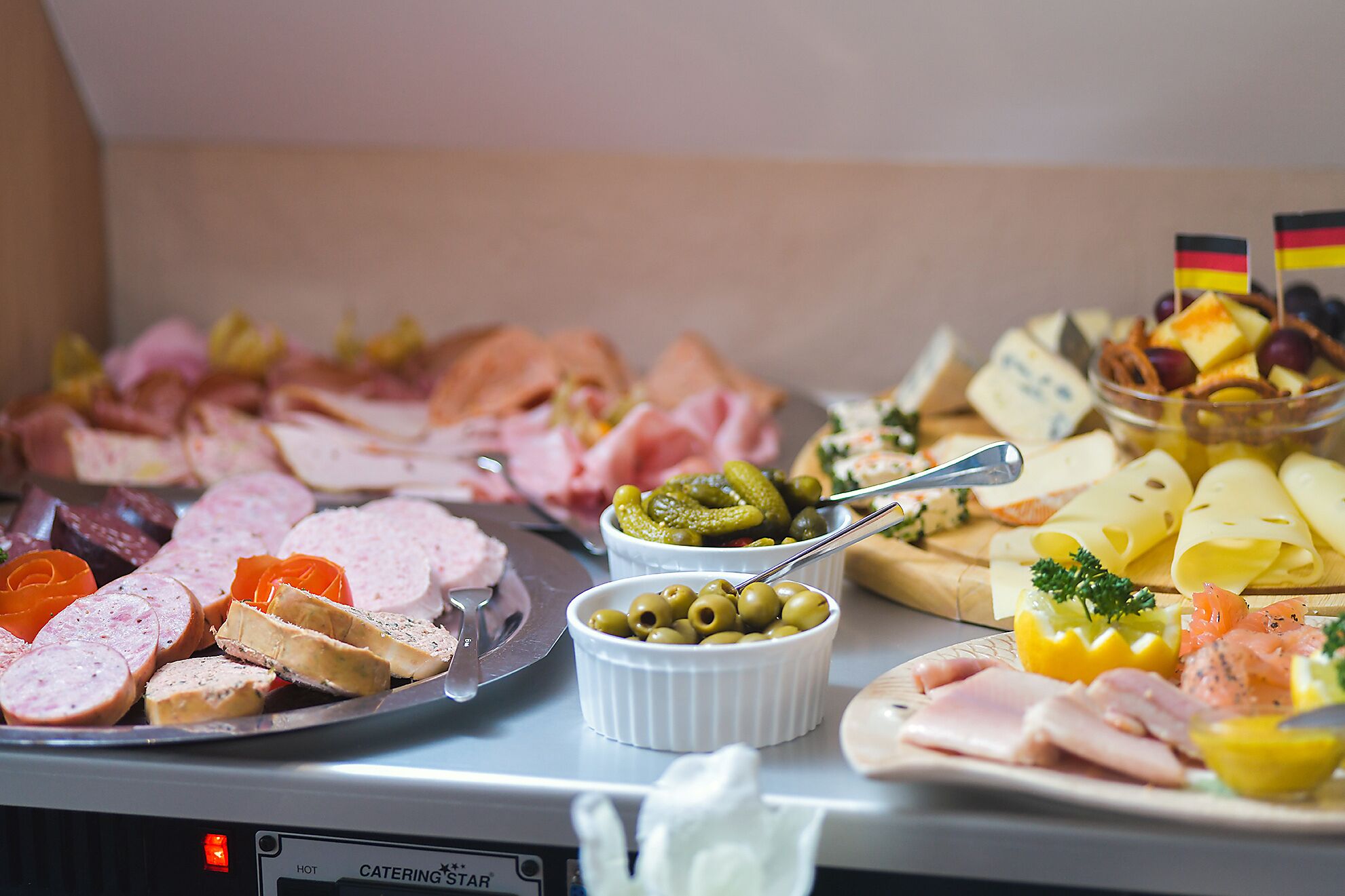 free buffet breakfast