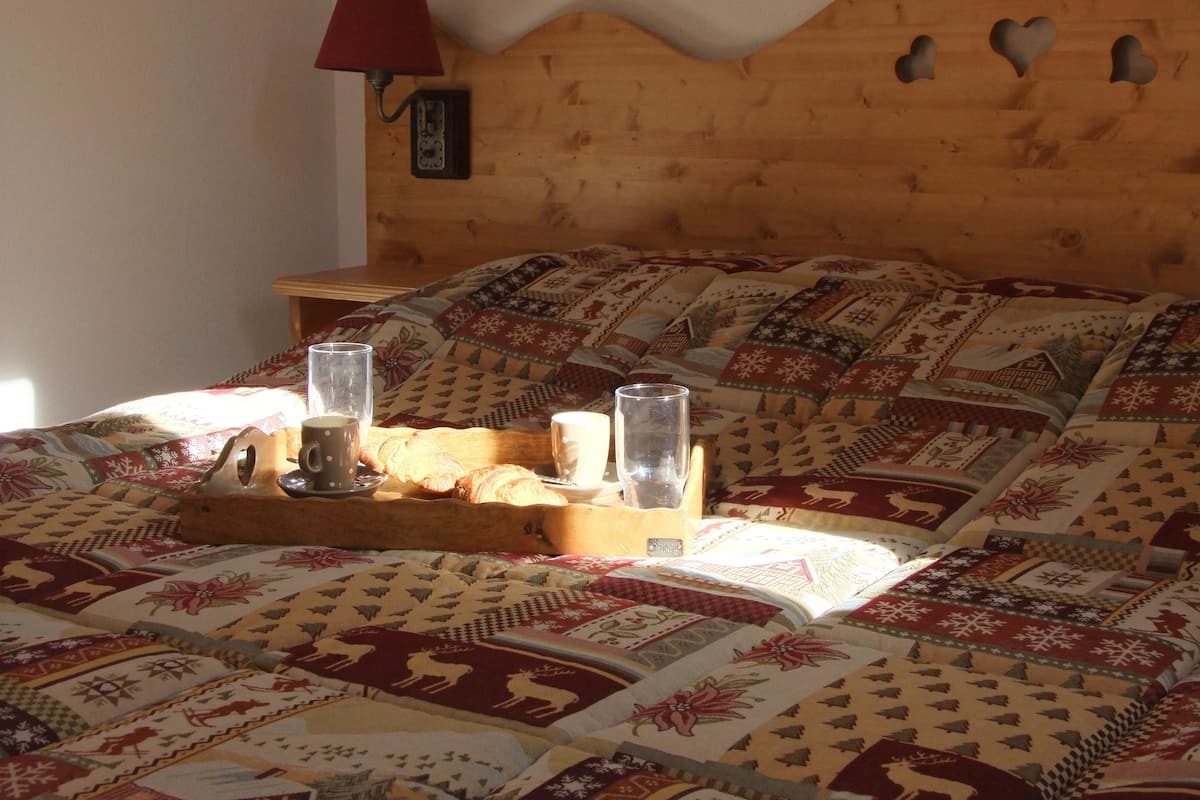 Ljudisolering, strykjÀrn/strykbrÀda och sÀngklÀder