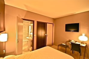 Premium bedding, desk, blackout drapes, soundproofing