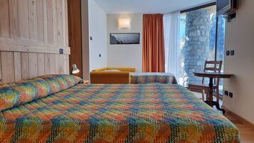 Superior Triple Room | In-room safe, desk, blackout drapes, cribs/infant beds