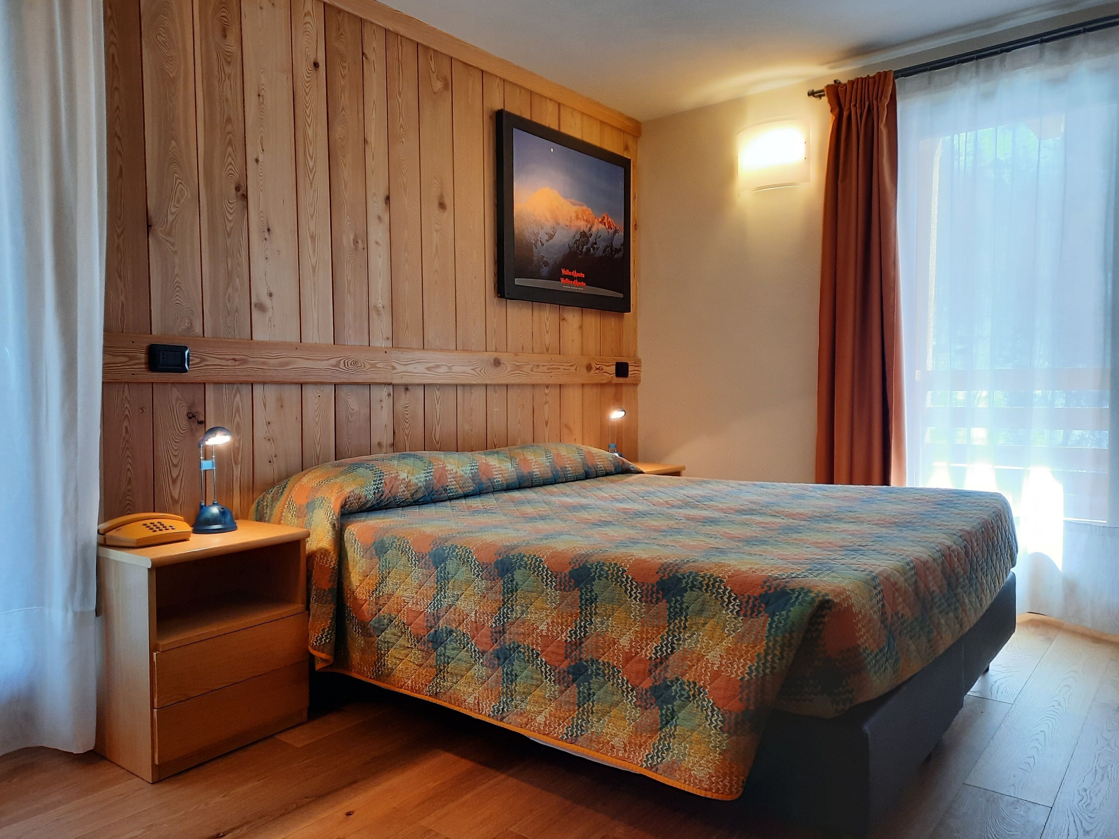 classic double room | in-room safe, desk, blackout curtains, cots/infant beds