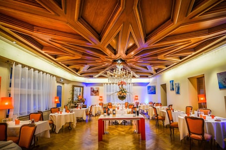 Se sirven almuerzos y cenas, cocina francesa