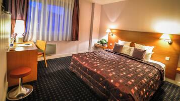 Comfort-Doppelzimmer | Schreibtisch, kostenlose Babybetten, Zustellbetten, kostenloses WLAN