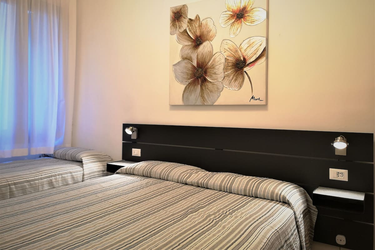 Tripla Standard, bagno in camera | Una cassaforte in camera, con stile personalizzato