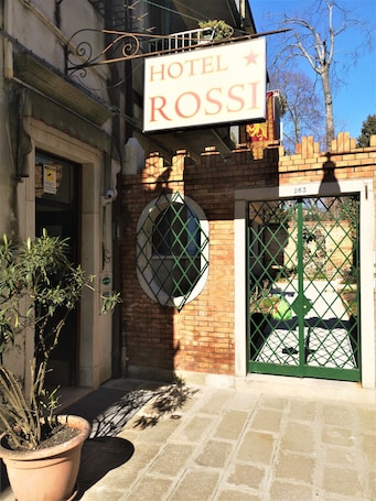 Ingresso interno. Hotel Rossi