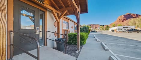 Vista frontal de la propiedad