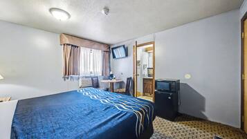 Room, 1 Queen Bed, Accessible, Non Smoking | Soundproofing, free WiFi, bed sheets