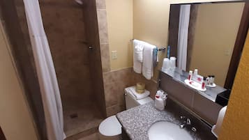 Produtos de toalete grátis, secador de cabelo, toalhas de banho