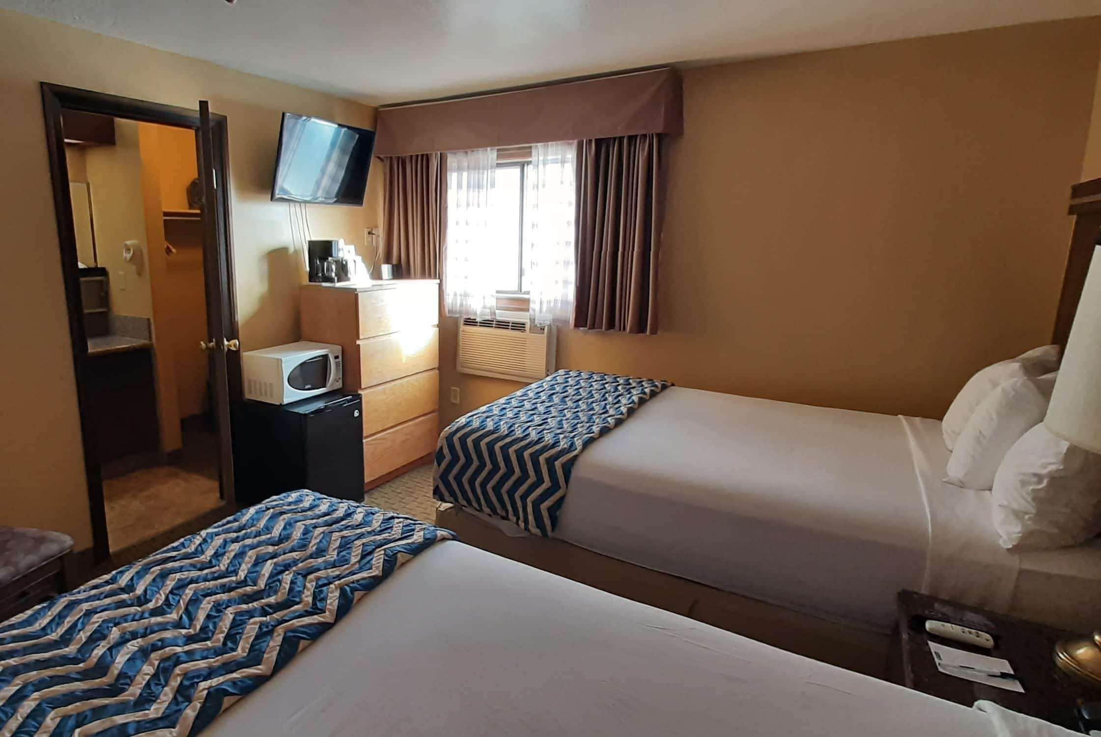 Soundproofing, free WiFi, bed sheets