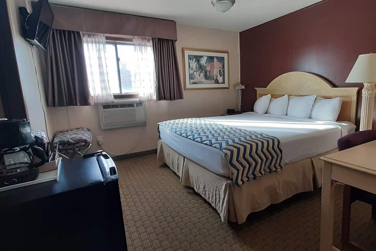 Quarto, 1 cama Queen, acessível, para não fumantes | Quartos à prova de som, Wi-Fi de cortesia, roupa de cama