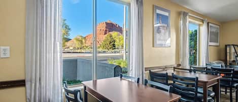 Free daily continental breakfast