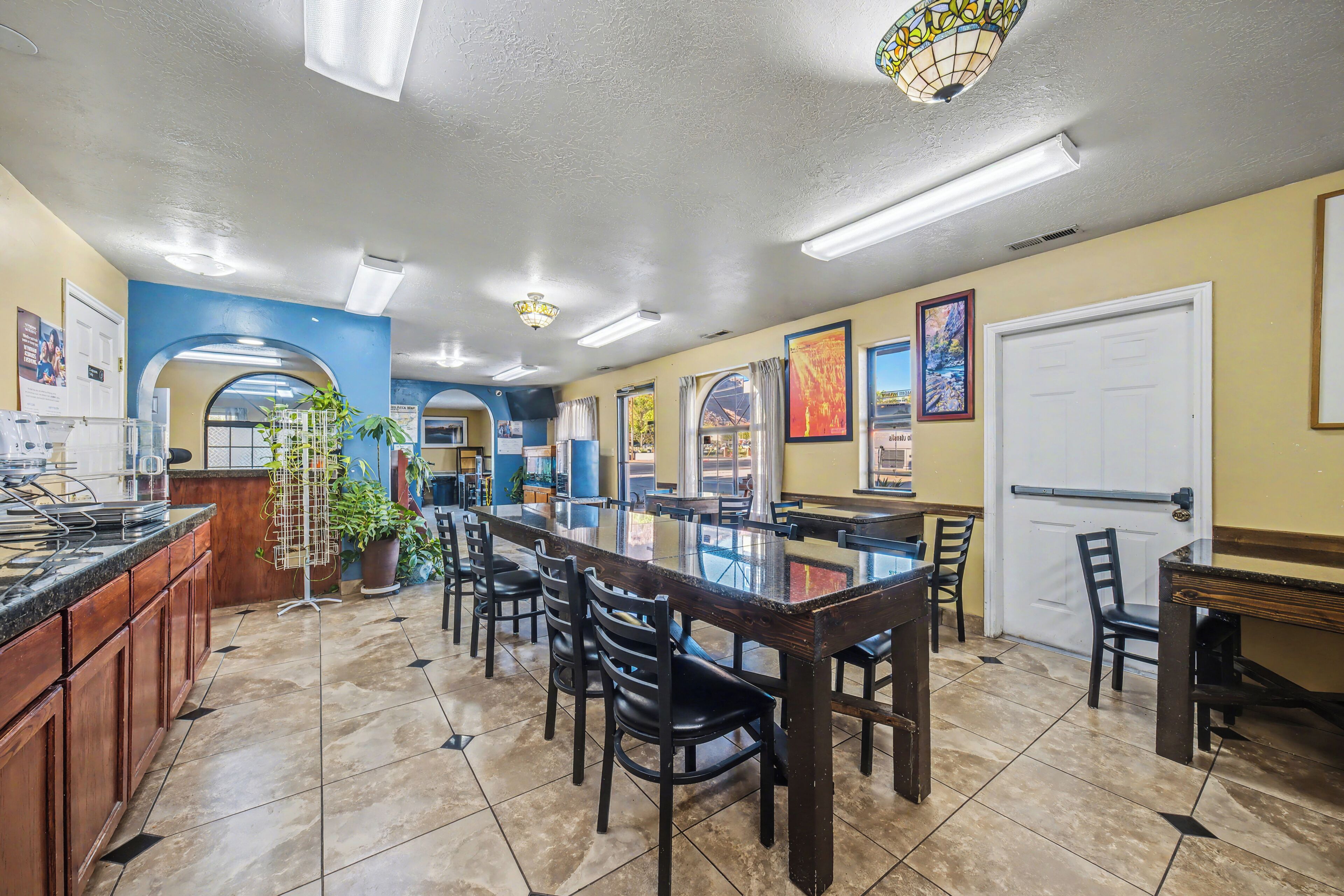 Free daily continental breakfast 