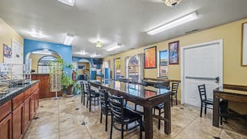 Free daily continental breakfast
