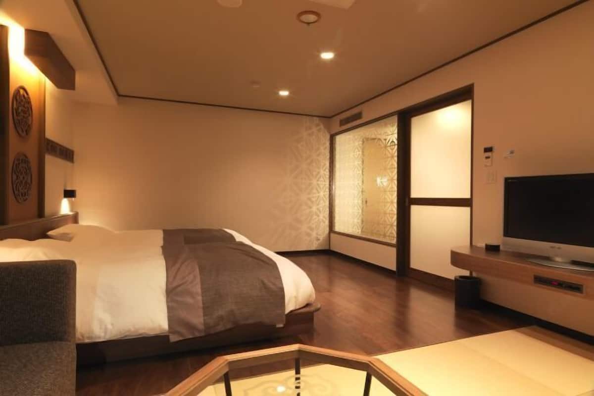 Zimmersafe, Schreibtisch, Verdunkelungsvorhänge, kostenloses WLAN