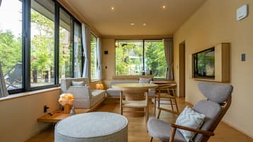 In-room safe, desk, free WiFi, bed sheets