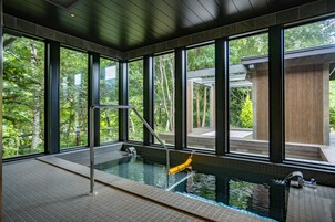 Couples treatment rooms, body treatments, facials, massages