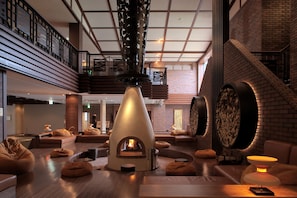 Lobby lounge
