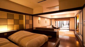 1 habitación, caja de seguridad en la habitación y escritorio