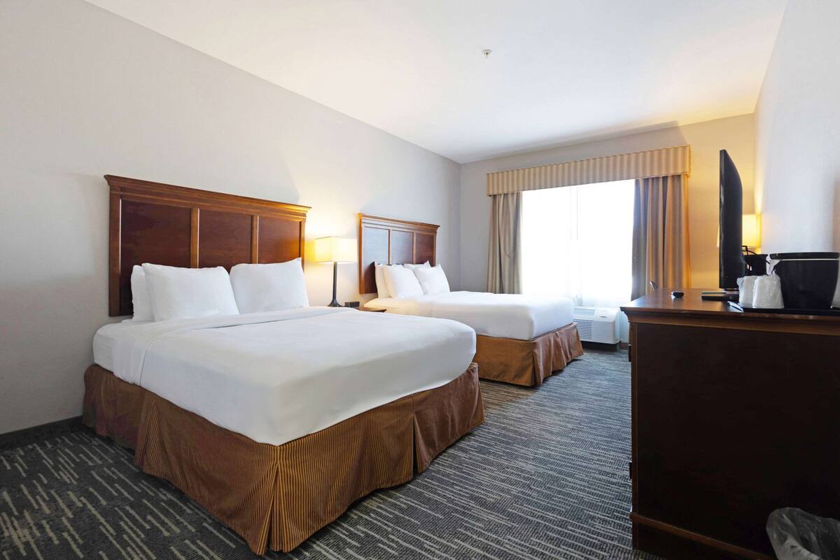 premium bedding, in-room safe, desk, blackout curtains