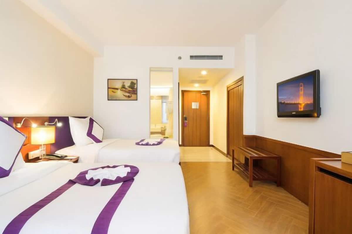 1 chambre, minibar, coffres-forts dans les chambres, bureau