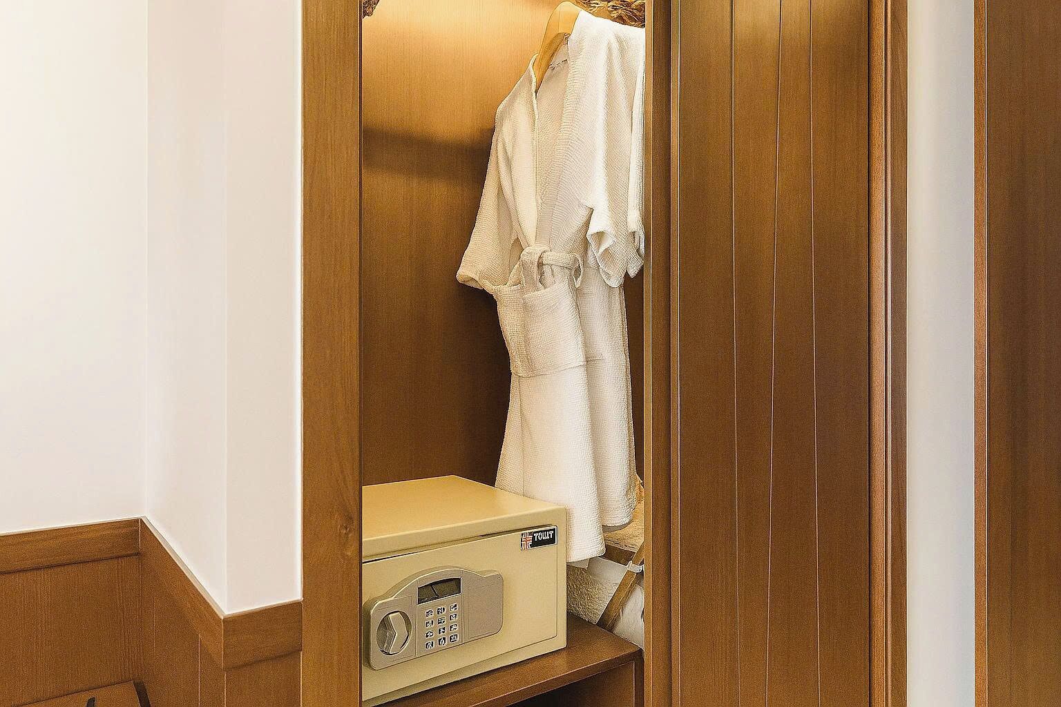 1 bedroom, minibar, in-room safe, desk