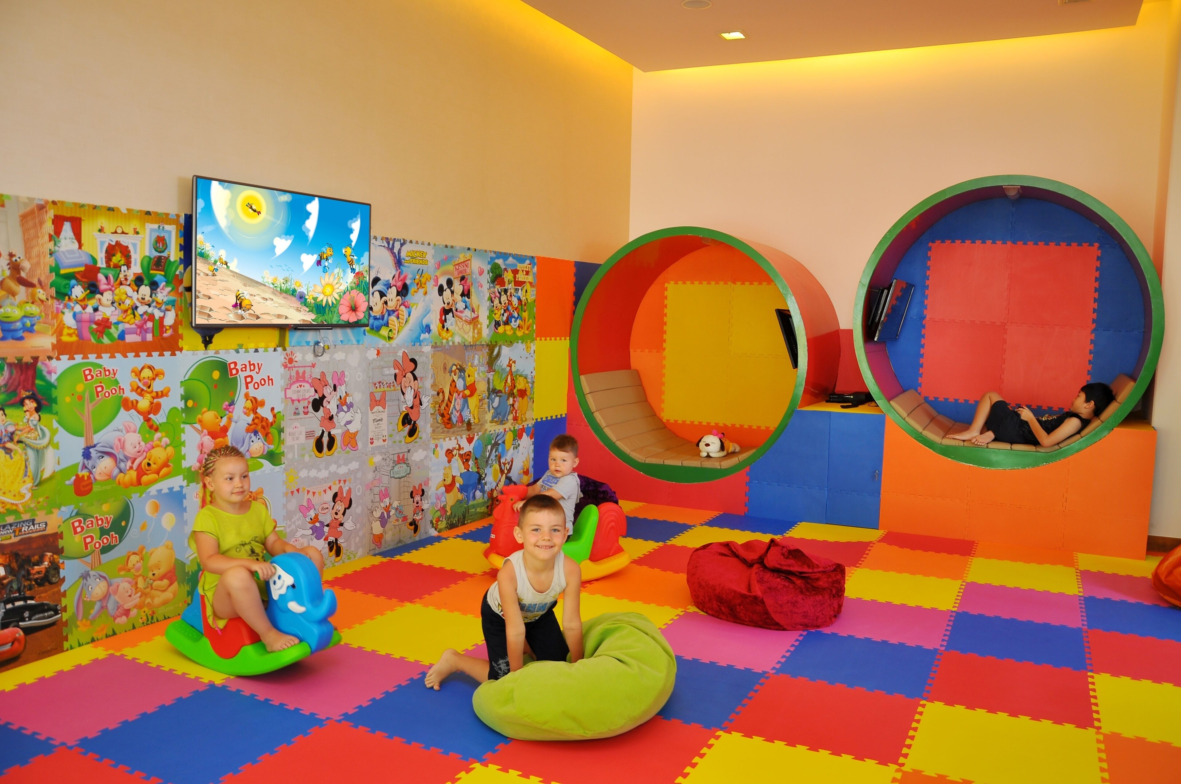 Khu vui chơi trẻ em - trong nhà