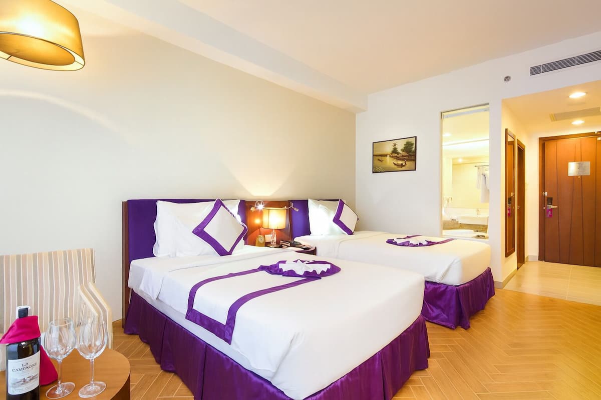 Deluxe Partial Sea View Twin