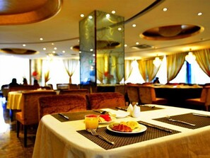 Breakfast served - Kingtown Hotel Hongmei Shanghai (Shanghai)