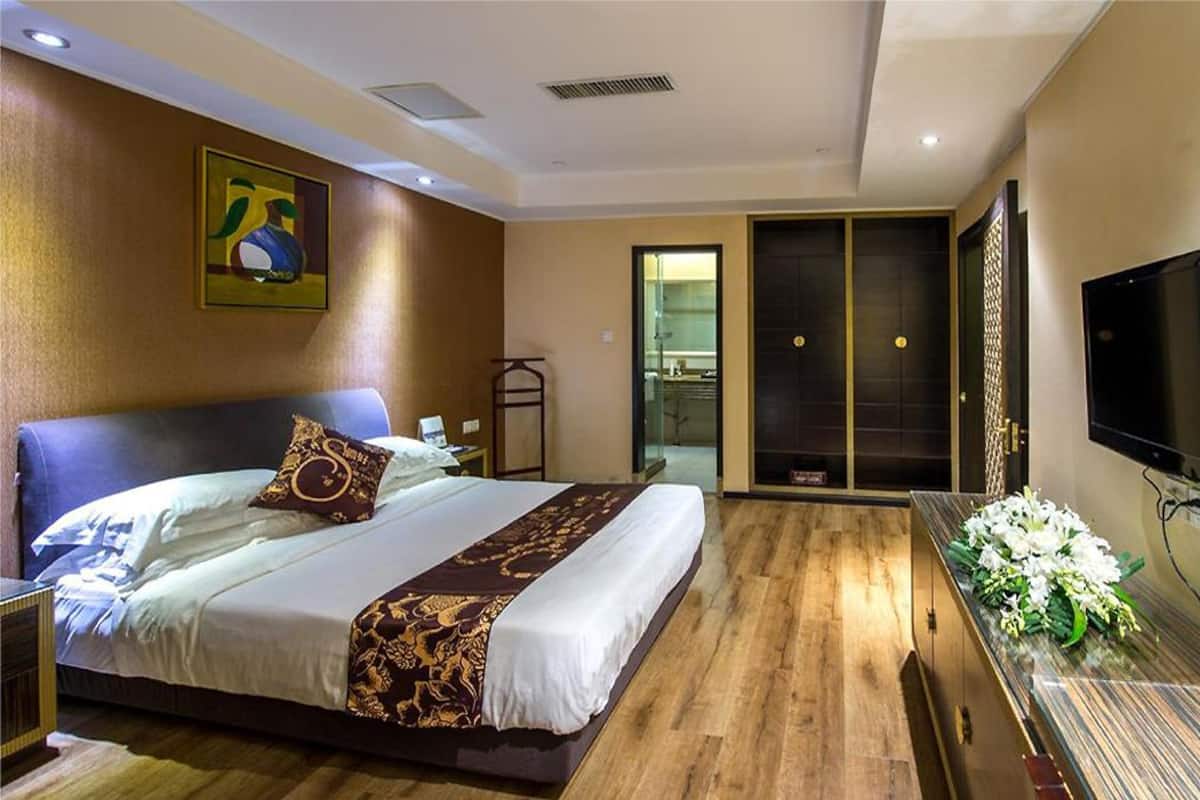 Suite | In-room safe, free WiFi