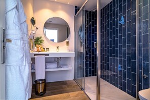 Shower, rainfall showerhead, free toiletries, hair dryer - Hotel Cordial Marina Blanca (Yaiza)