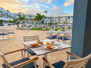 Breakfast meal - Hotel Cordial Marina Blanca (Yaiza)