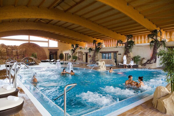 Indoor spa tub