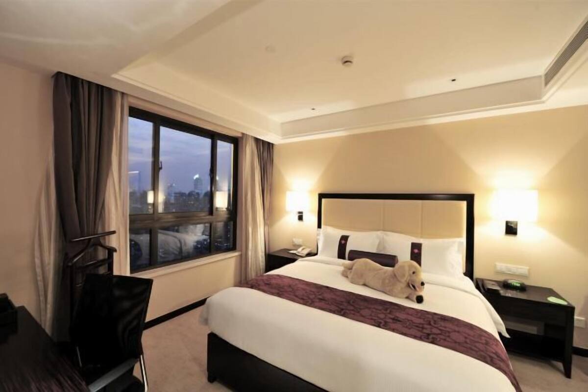 Premium bedding, minibar, in-room safe, individually decorated