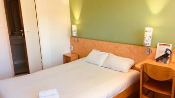 Individually furnished, desk, soundproofing, free cribs/infant beds