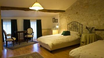 Comfort Triple Room (Matilde) | Premium bedding, down comforters, minibar, blackout drapes