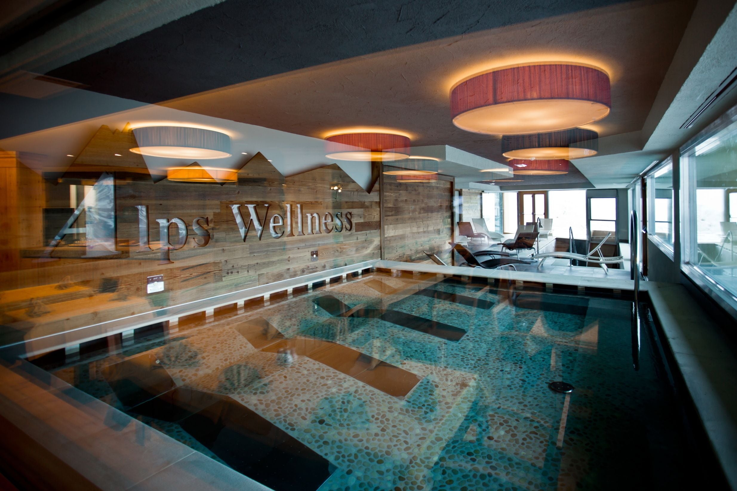 Indoor spa tub