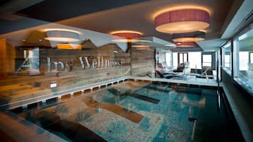 Indoor spa tub