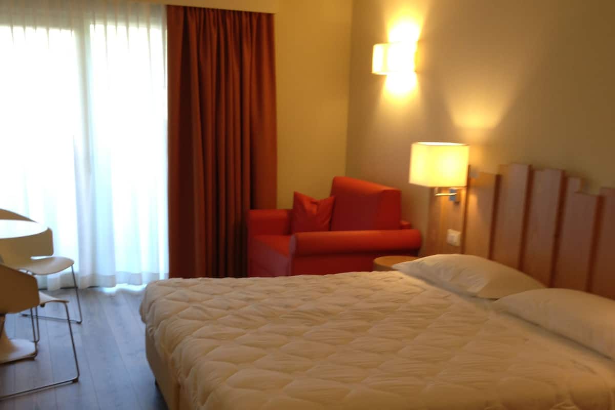 Junior Suite (2 Adults) | In-room safe, desk, free WiFi