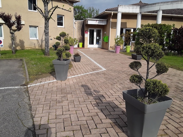 Hotel Alys Bourg En Bresse Ekinox Parc Expo - 앵
