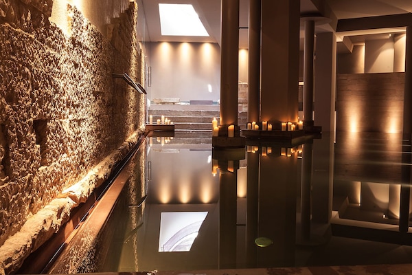 Espace de soins pour les couples, sauna, bain Ă remous, hammam