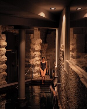 Behandelingskamers voor koppels, een sauna, een bubbelbad