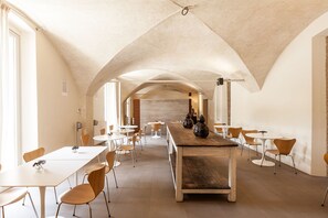 Free daily buffet breakfast - Nun Assisi Relais Spa Museum (Assisi)