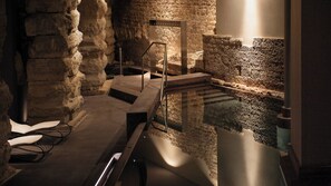 Kolam renang indoor/outdoor