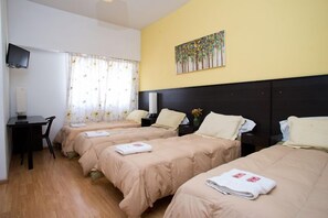 Triple Room | Pillowtop beds, in-room safe, desk, iron/ironing board - Luco B&B (Buenos Aires)