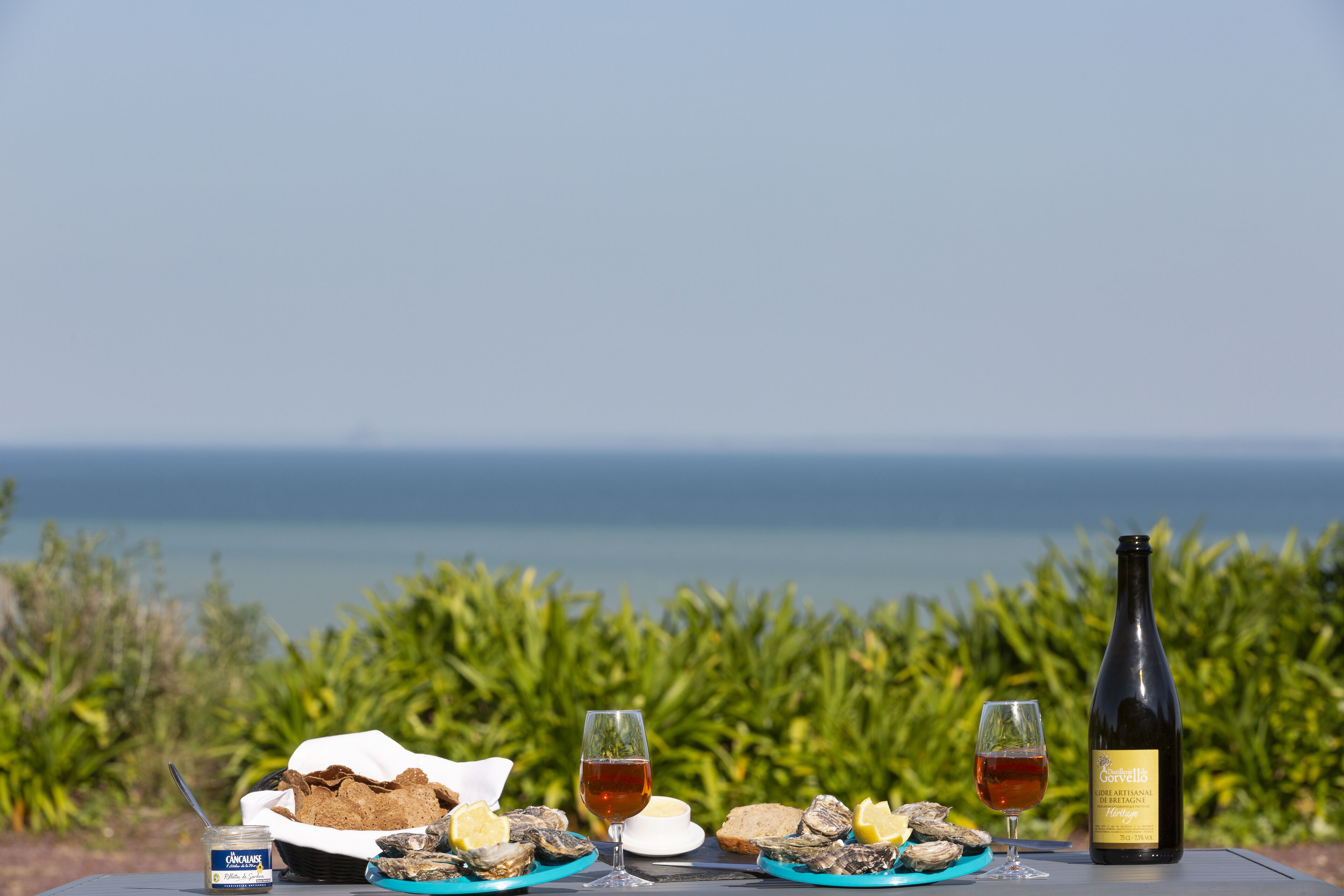 Serveert ontbijt, diner, lokale gerechten, uitzicht op de zee 